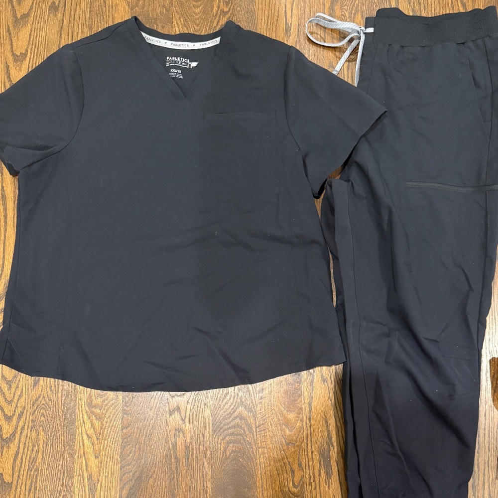 Fabletics Vital Black Scrub Set